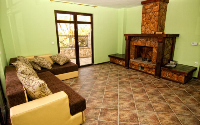 Astra2 Villa
