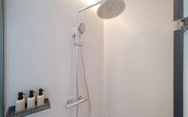 Апартаменты Sunshine Beach Studio