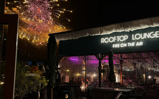 V Hotel&Rooftop Lounge Hotel