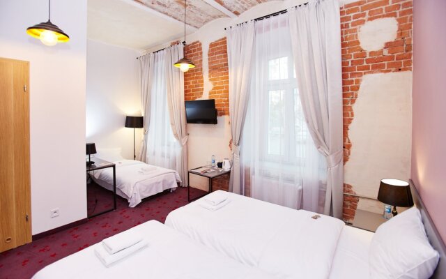 Arche Koszary Hotel