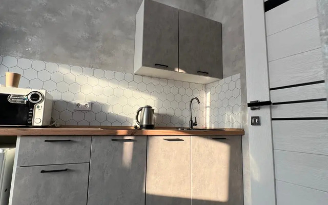 Novaya Studiya v Gostevom Dome v Tsentre Adlera Apartments