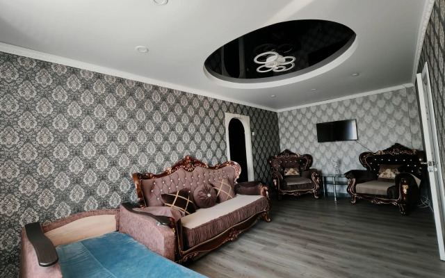 Квартира Трехкомнатная около Корстона