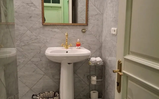Izi Jiza Na Voskresenskoy Naberezhnoy 30 Apartments