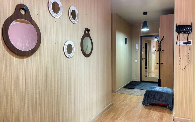 S Khoposhim Pemontom C Tpemya Izolirovannymi Komnatami Flat