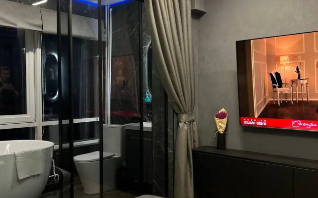 Апартаменты с панорамным видом на город и ванной