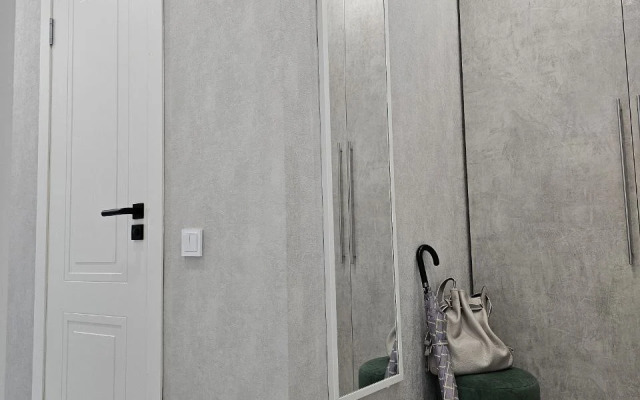 Novaya Dizaynerskaya Na Tsentralnoy Ulitse Goroda Flat