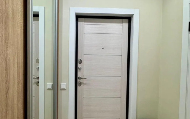 Uyutnaya studiya na beregu reki Kuznechikha Flat