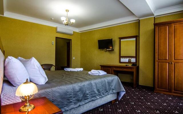Ritsk Hotel