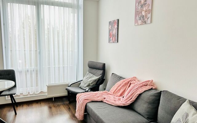 Briz na Tulonskoy allee Flat