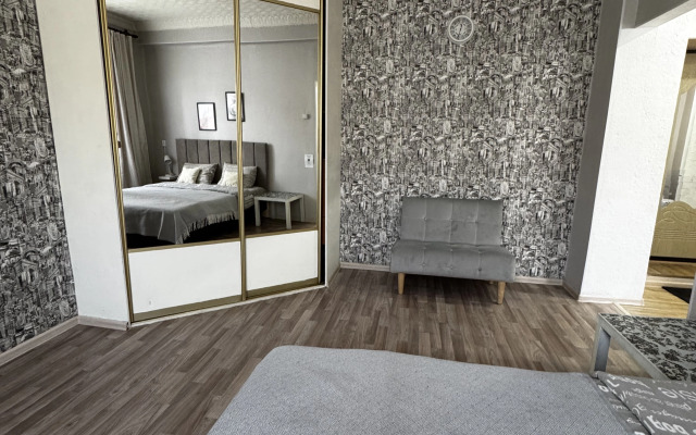 Квартира рядом с УВЗ Патона 8/4