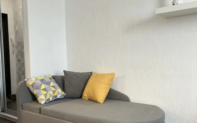 Studiya v dome komfort klassa Flat
