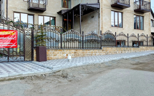 Отель Golden House