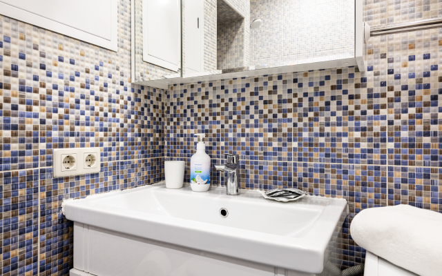 Improved two-room apartment on Akademika Yangel metro station