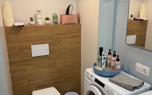 U Metro Gorki Vsegda Radyi! Flat