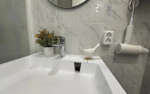 2 Nochi Na Oktyabryskoy Naberezhnoy 40 Flat