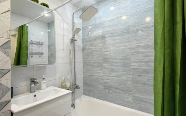 Sovremennaya odnushka okolo metro Novye Cheremushki Flat
