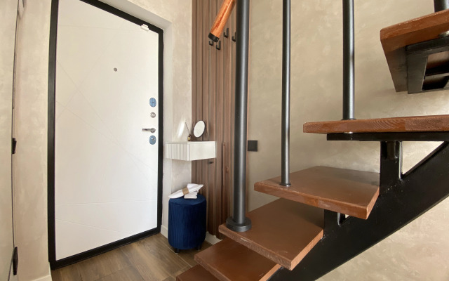 Dvukhetazhnaya Dizayn Studiya Delyuks Flat