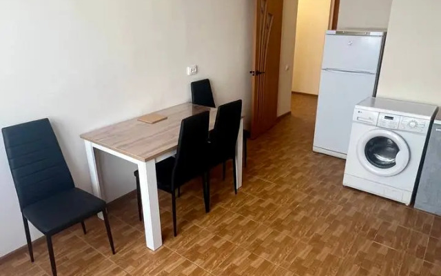 V Tikhom Rayone Flat