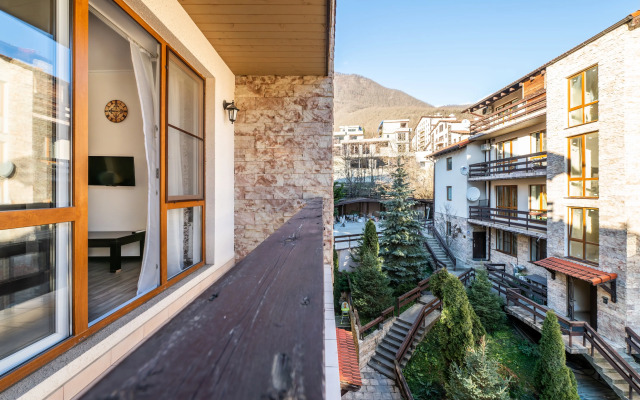 Oplot - Semejnye s odnoj spal'nej i balkonom 6 Apartments