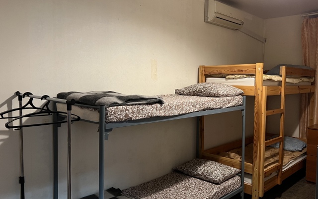 V Pitere Zhit Hostel