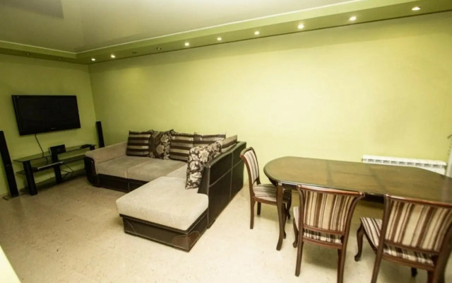 iRent na Samartseva Apartments