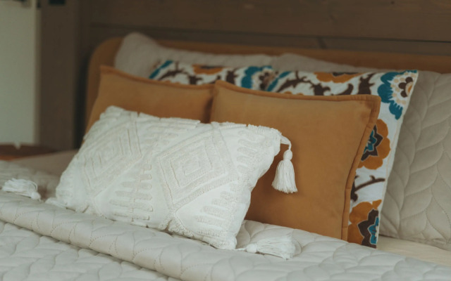 Частный дом с баней и чаном у воды и леса