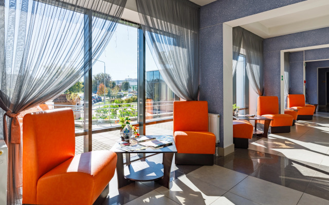 Hotel East Time