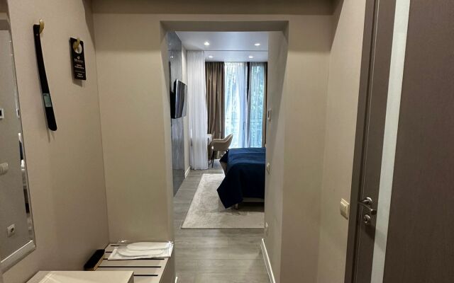 Uyutnye s Terrasoy Apartments