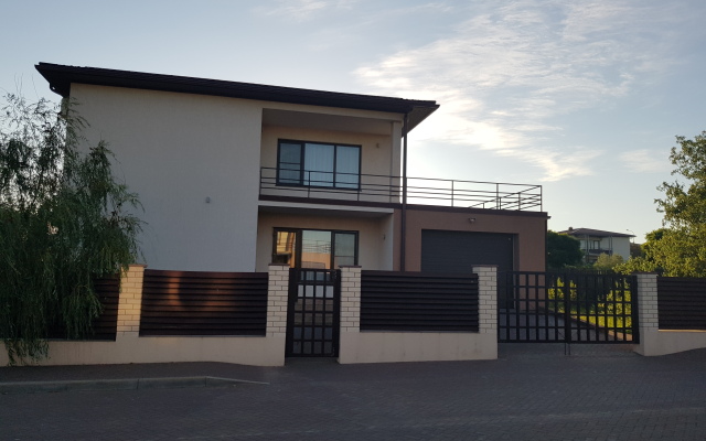 Na Tsentralnoy 37 Villa