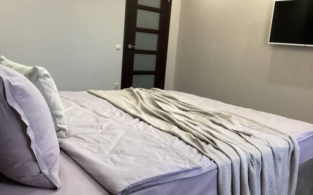 Na bulvare M. Raskovoy (bordo) Flat