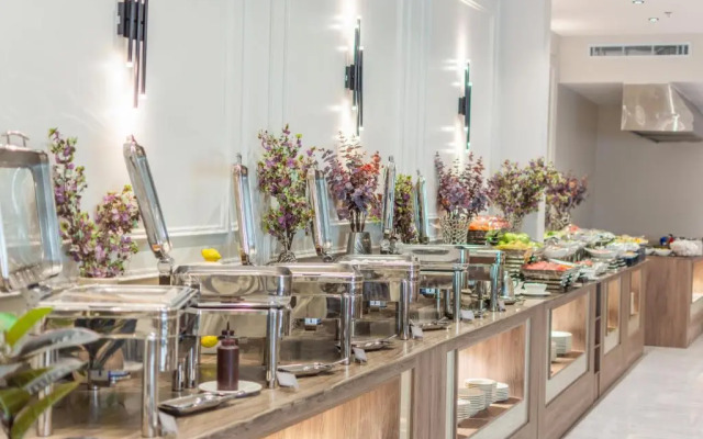 Отель Seven Gardens Hotel