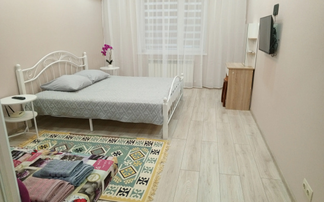 V Novom Dome Nedaleko Ot Tsentra Flat