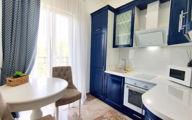 Dvukhkomnatnyye Klassik s Balkonom i Vidom na More Apartments