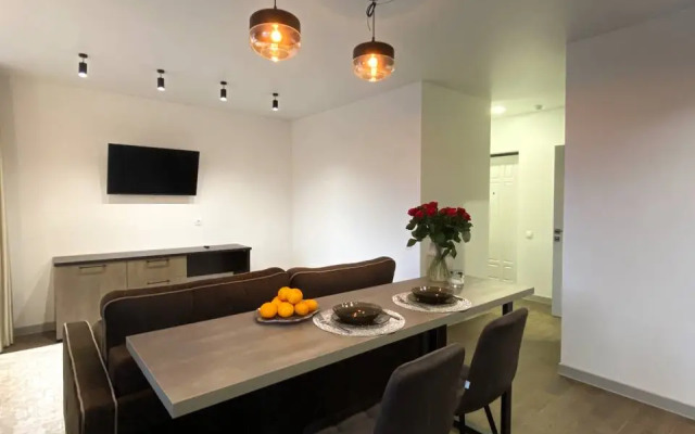 Апартаменты-студия улучшенная с кроватью двуспальным диваном и гардеробной 2 этаж