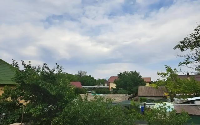 Uyut Guest House