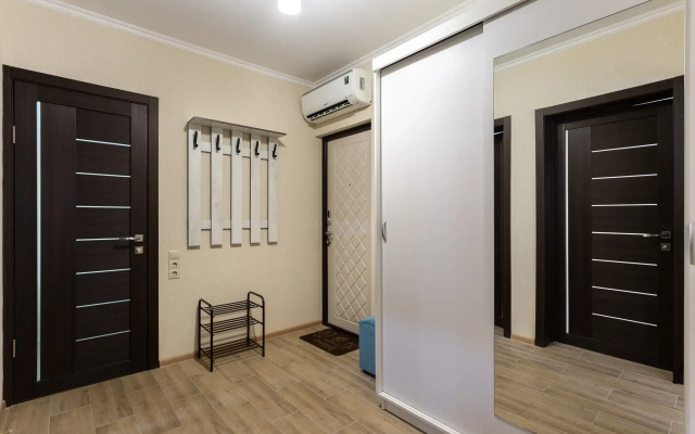 2-Komnatnye V Taunkhause S Garazhom V Kudepste Apartments