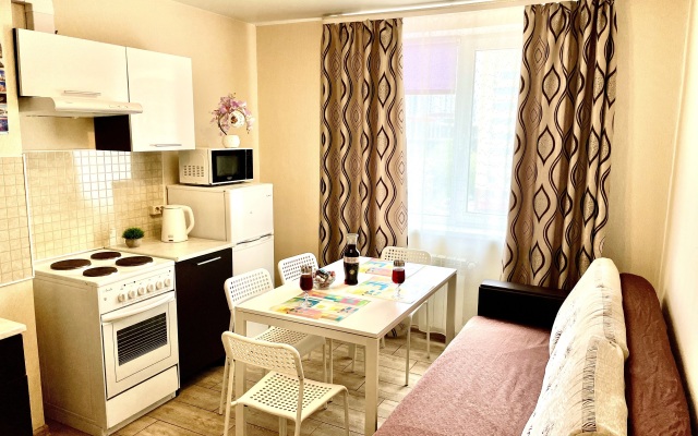 Уютные Апартаменты в доме у Космопорта (ул. Дыбенко 27а)