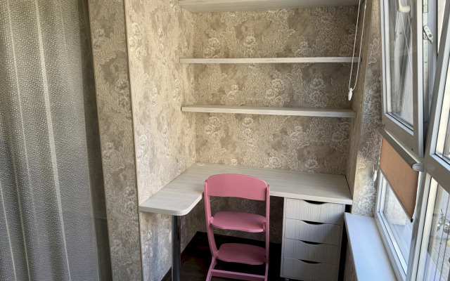 145 S Balkonom I Vitrazhnym Ostekleniem Flat