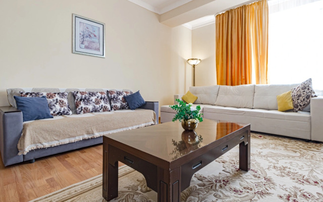 Idealnye Dlya Bolshoy Kompanii V Tsentre Apartments