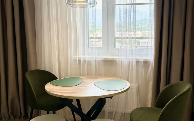 Stilnaya Yevrodvushka S Vidom Na Gory Flat