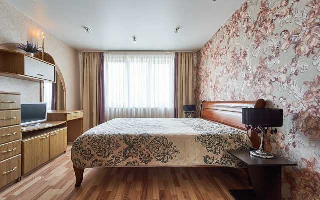Bolshaya 4-Kh Komnatnaya Kvartira Nedaleko ot Tsentra Flat