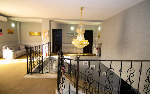 Salmer Hotel