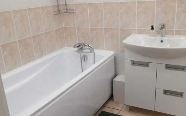 Апартаменты Двухкомнатная Квартира на Алексеева 27