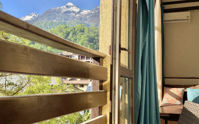 S Balkonom I Vidom Na Gory Apartment