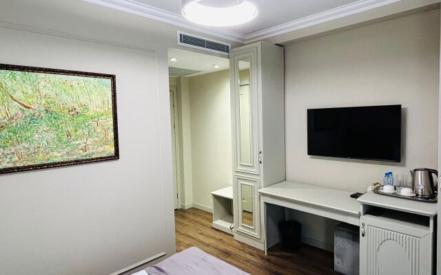 Parliament Hotel & Restaurant