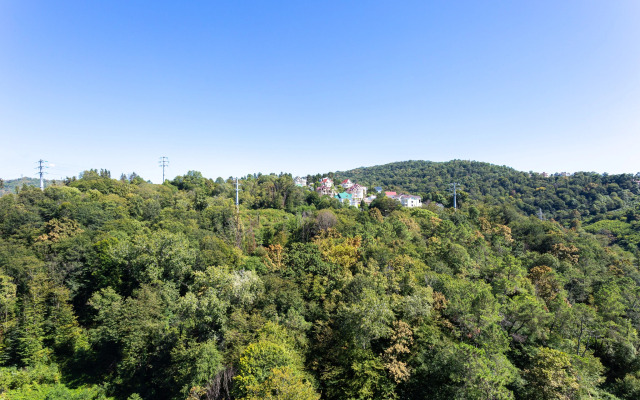 S Balkonom I Vidom Na Gory Flat