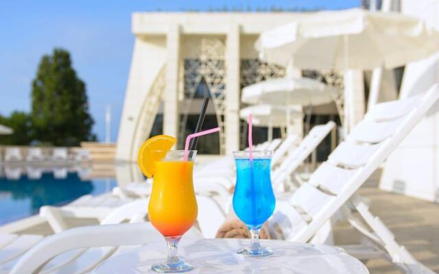 The Grand Gloria Hotel