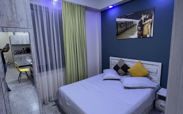 Comfort With Green Refreshing Interior Apartments
