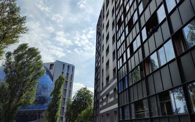 V Samom Tsentre Flat