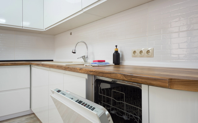 Sutkiru Ryadom S Viktoriey Flat